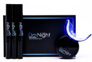 DayNight LED bielenie zubov doma